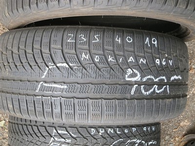 235/40 R19 96V zimní použitá pneu NOKIAN WR A4