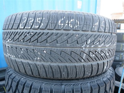 235/40 R18 95V zimní použitá pneu GOOD YEAR ULTRAGRIP 8